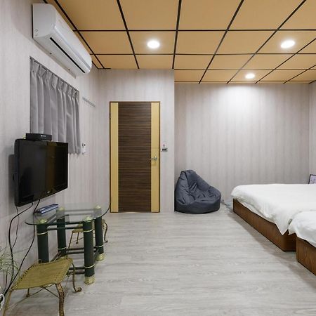 羅東夜市 小宅一生民宿 Night Market Small House Lifetime Hotel Luodong Zewnętrze zdjęcie