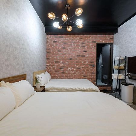 羅東夜市 小宅一生民宿 Night Market Small House Lifetime Hotel Luodong Zewnętrze zdjęcie