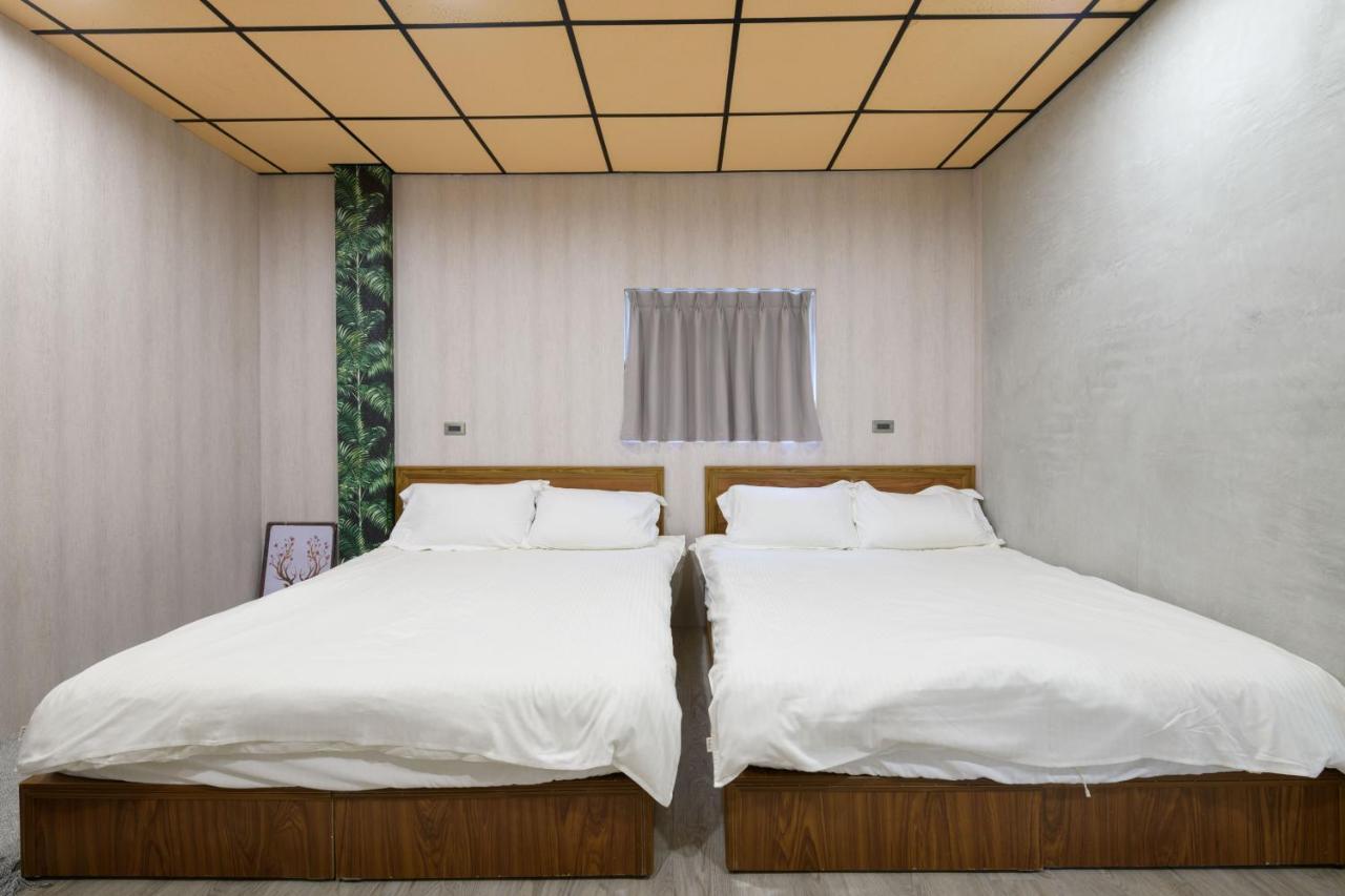 羅東夜市 小宅一生民宿 Night Market Small House Lifetime Hotel Luodong Zewnętrze zdjęcie