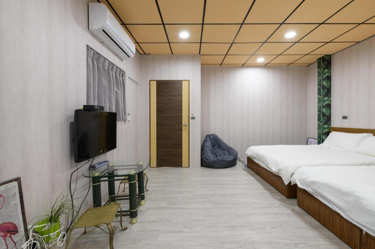 羅東夜市 小宅一生民宿 Night Market Small House Lifetime Hotel Luodong Zewnętrze zdjęcie