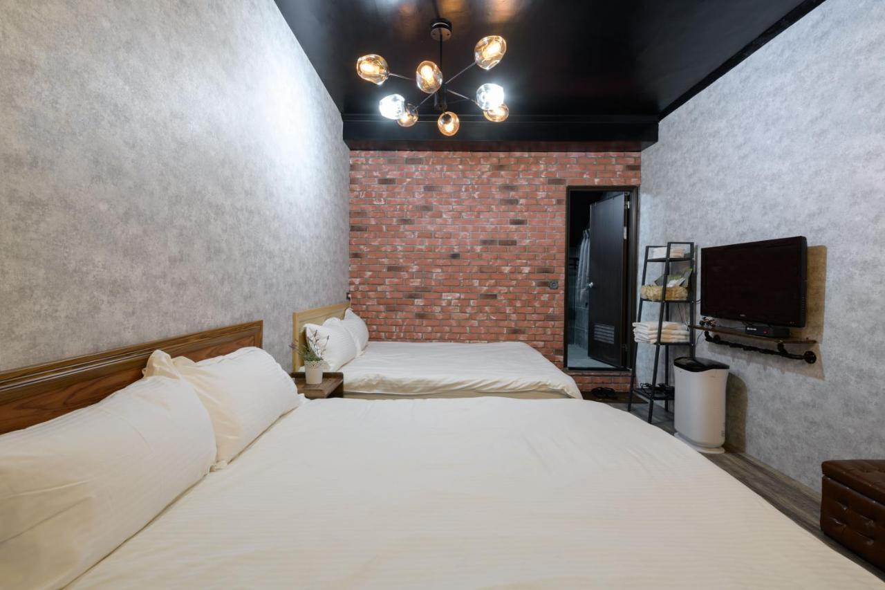 羅東夜市 小宅一生民宿 Night Market Small House Lifetime Hotel Luodong Zewnętrze zdjęcie